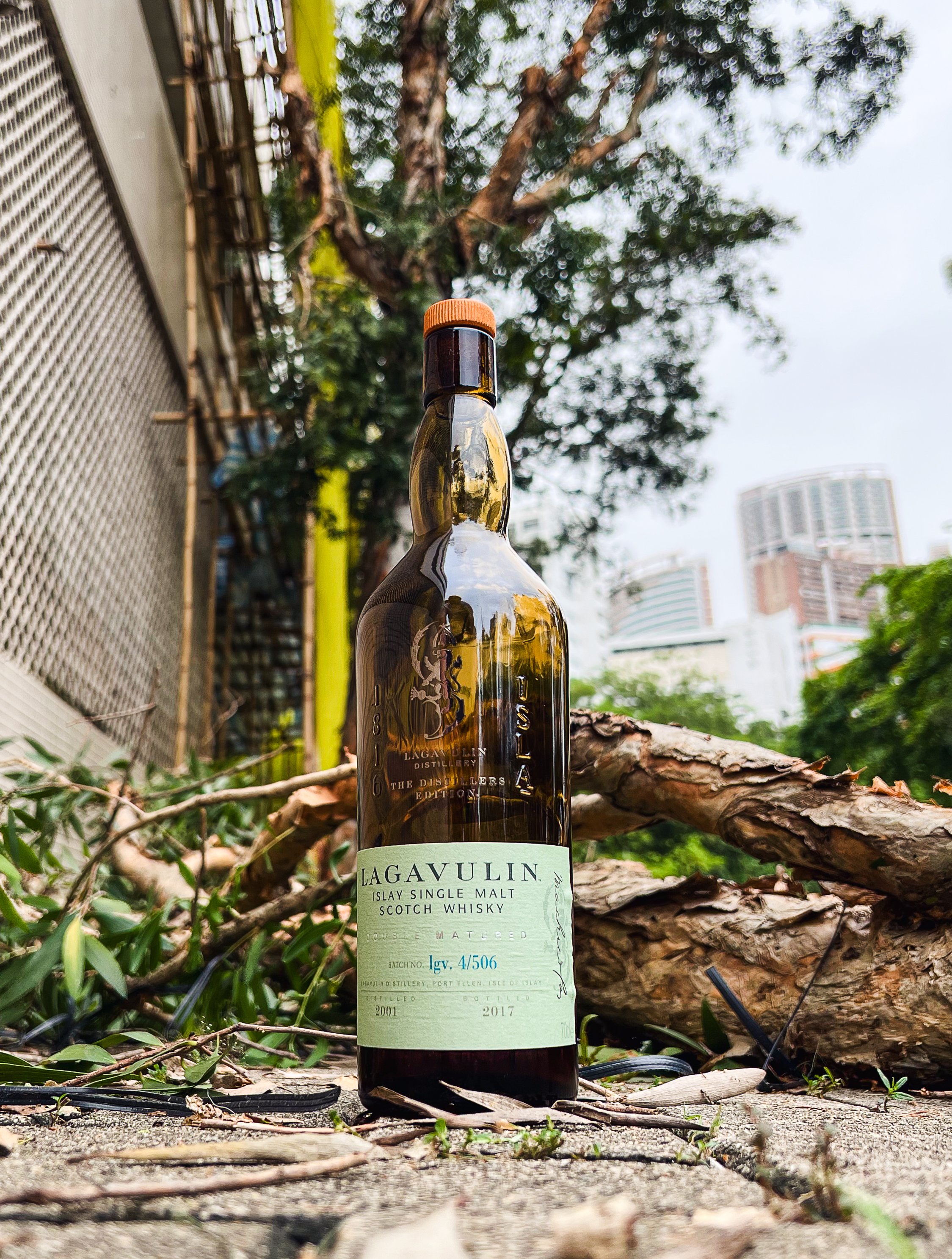 Lagavulin Distiller's Edition — Dramface